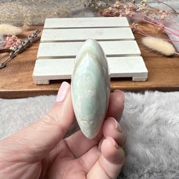 Gorgeous Small Caribbean Calcite Heart Carving - Picture 4 of 6